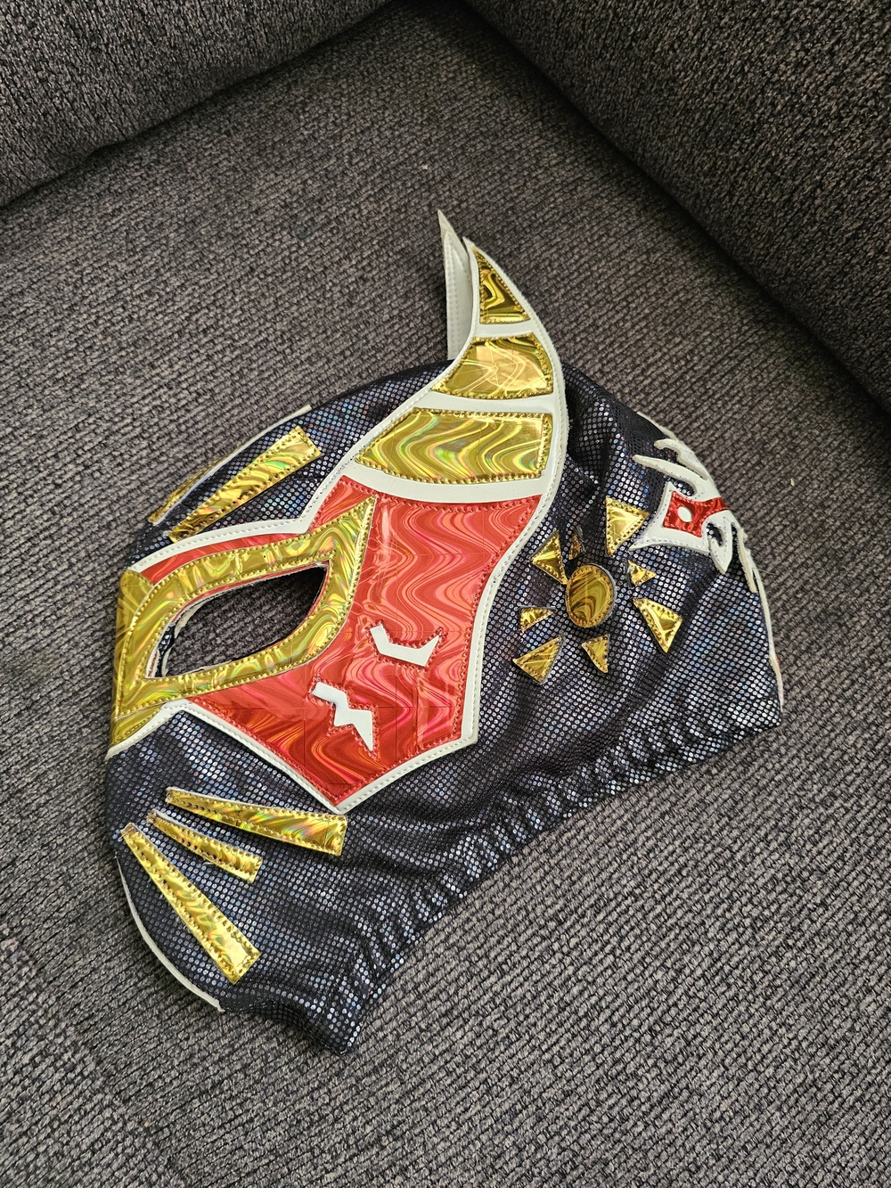 Kids's Superhero Lucha Mask in Black, Red & Gold